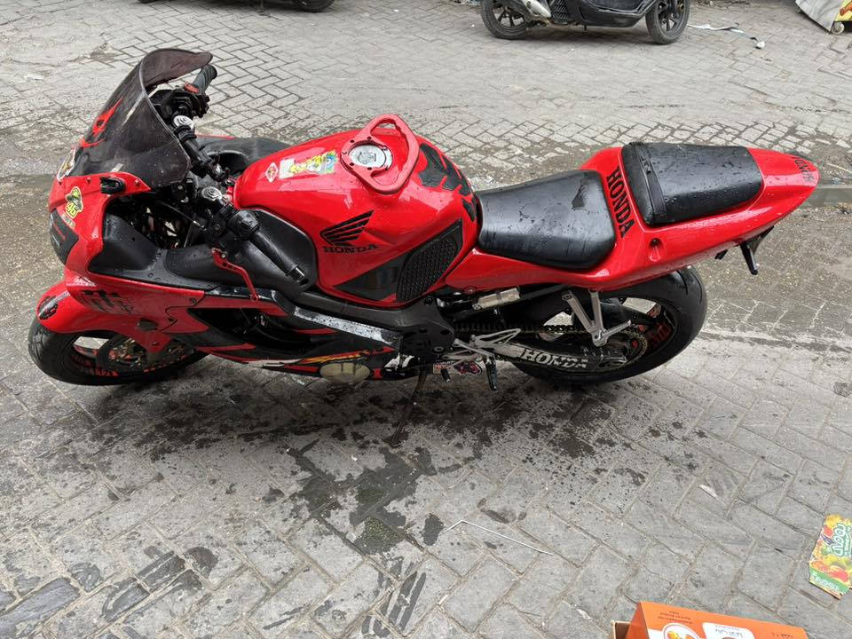 السلام عليكم افوراي 600 مكينه وكير بلاد مملعوب بيها ولا مفتوحه دراجه بلاد لا تبخير ولا تنقيص ولا صوت دهن جديد فلتر جديد تشغل وتطلع نقصها دبل الخلفي نص عمر والمري مالتها موجوده بس مشادها السعر 22 الي متعجبه يعبر المنشور بكلمه طيبه والي ميعجه سعرها الله يرزقه الاحسن منها الشراي يتصل ***********
