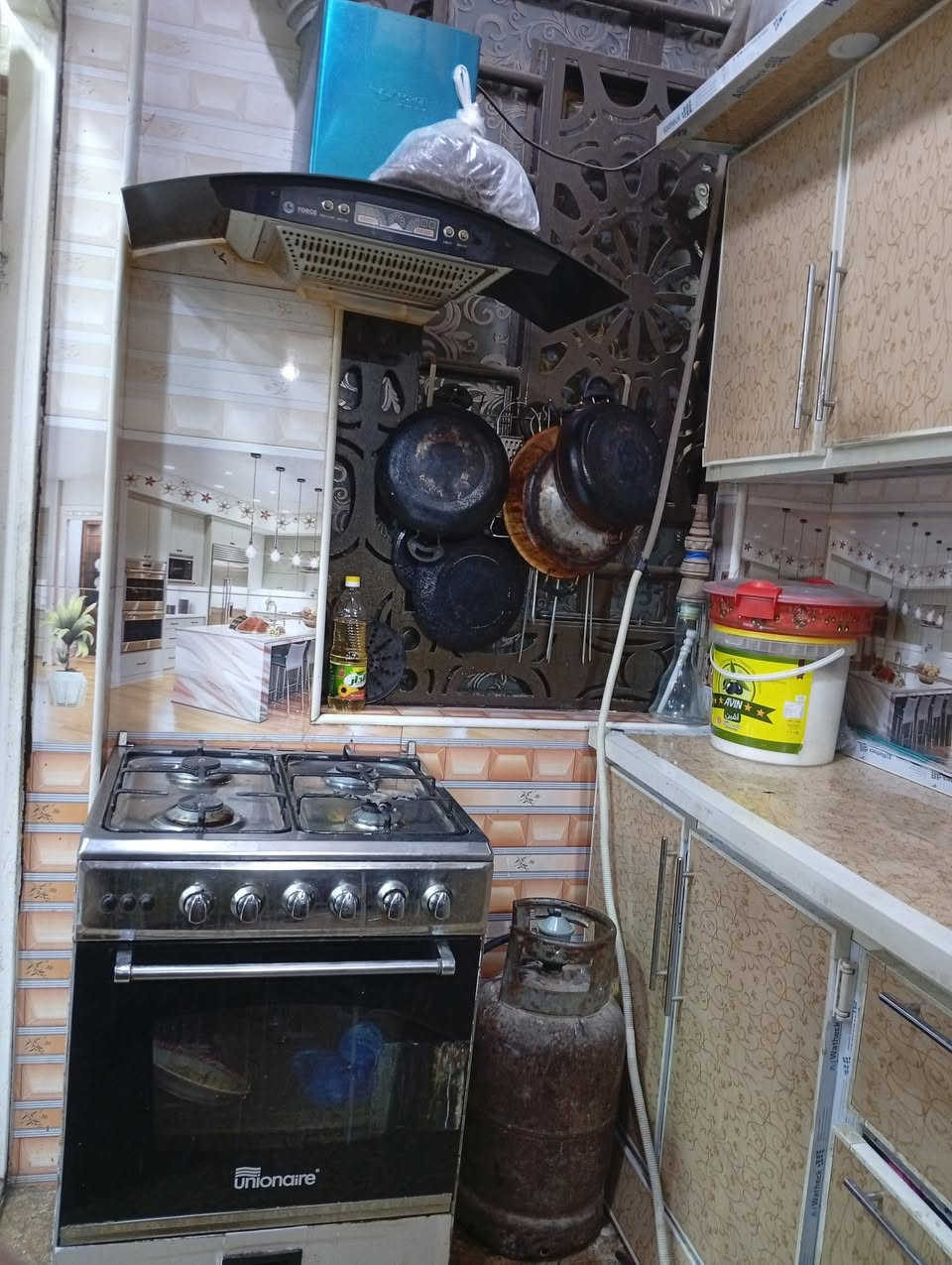 السلام عليكم الدار معروض للبيع الدار مال بلديه واصل التقيم للاستفسار الاتصال على صاحب الرقم  ***********
