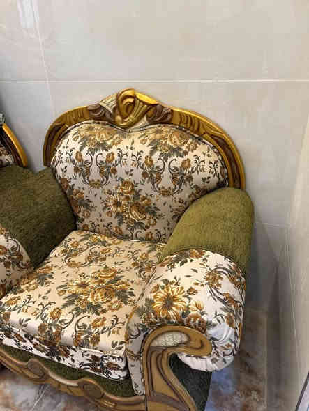 قنفات وميز طعام للبيع للتواصل على هذا الرقم...
***********
