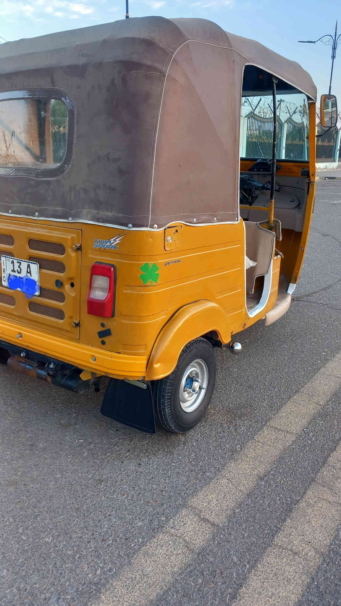 تكتك موديل 2020 رقم وسنويه كفاله بس شويه دحكات شوف العين مكينه مجفته بوشه وبستم تخم تار دوشمه نزالات  
***********
