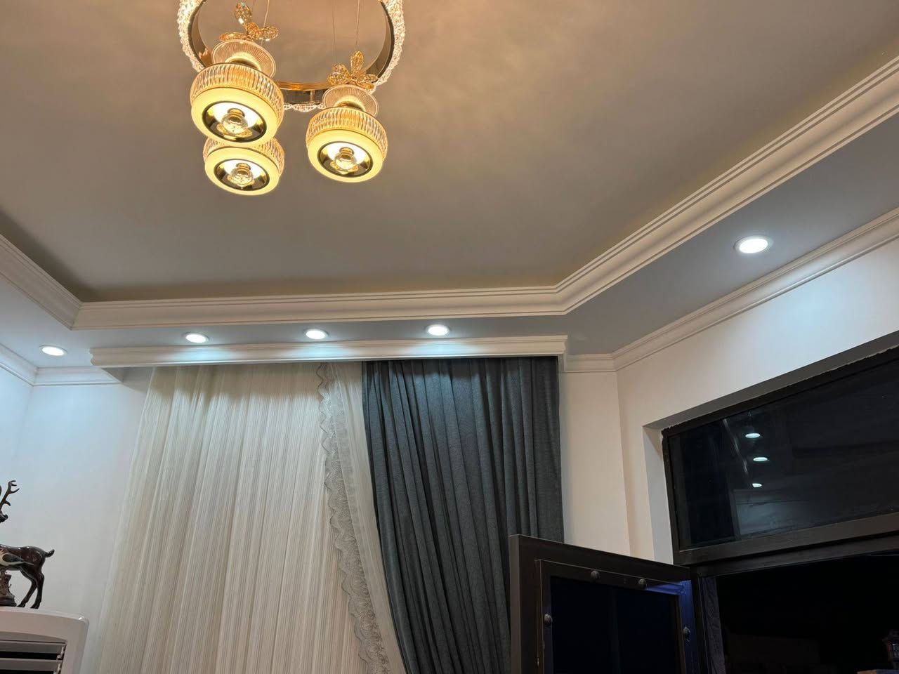 ما عليك الا تختار 一⚙️🔨🔨
نقوش مغربيه ❗
⬅️ نعمل جميع انواع الاصباغ الديكوريه  📊        
⚪️ اصباغ داخليه🏚️
⚫️اصباغ خارجيه 🏣
🔴ابواب وشبابيك 🚪
⚫️ورق الجدران بااحدث الموديلات 
🔵 مستعدون لصبغ جميع الدور والبنايات والشركات 🏥🏨🏬
⚪️
🔲 للتواصل 📞 على هذا الرقم 
(*********** ). 
📲 او المراسلة ع الخاص 📲
