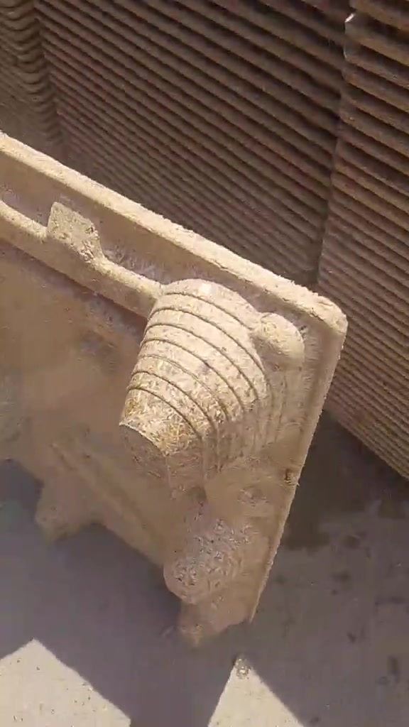 سلام عليكم سكيب مضغوط ونضيف يتحمل وزن طن ونص العد 155القياس 100× 120 بسعر مناسب  بغدادالرقم ***********
