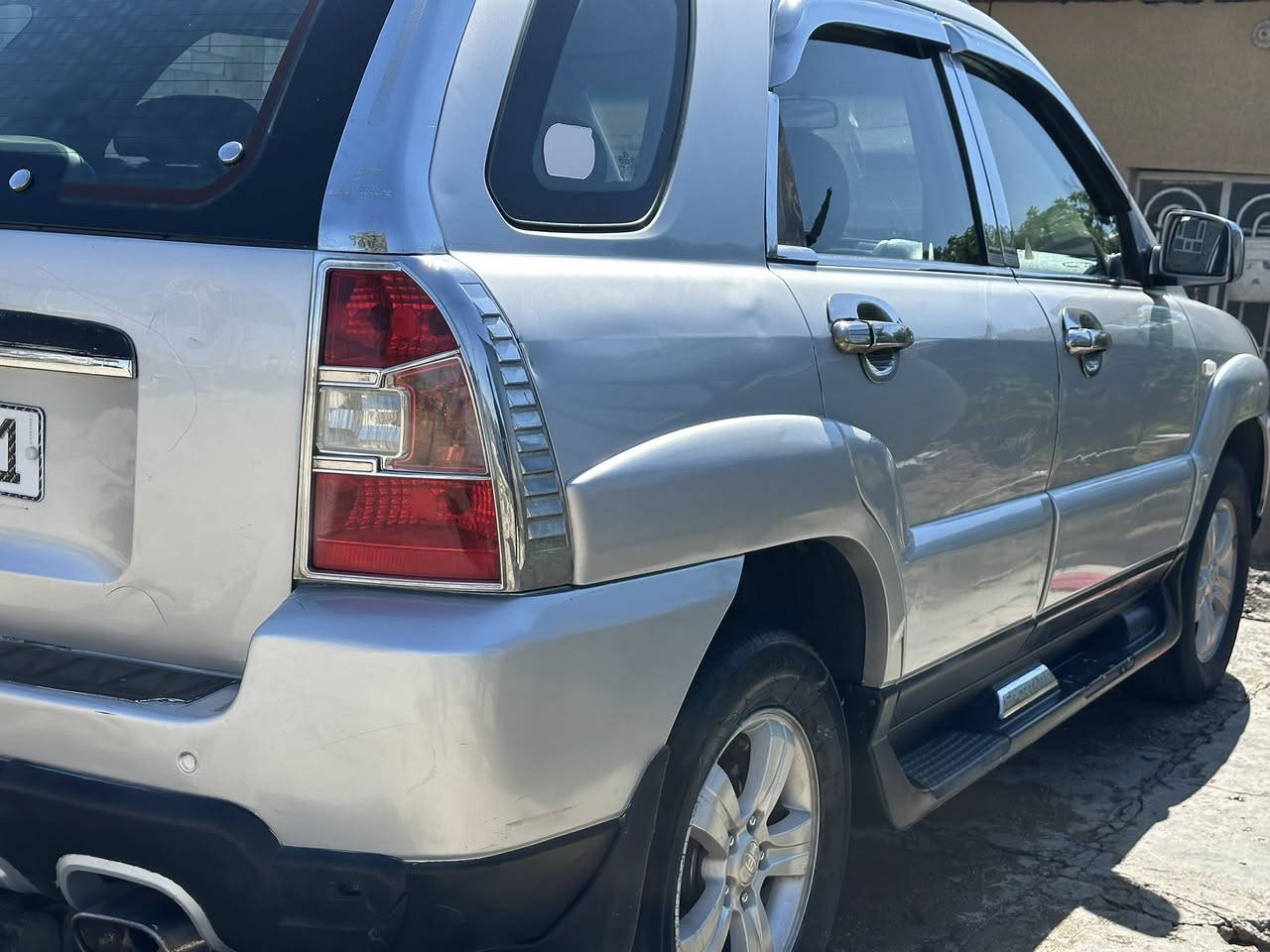 سبورتج خليجي 2009 محرك 2000سياره عليه منضومه غاز وفاصليه سياره مكفوله عده الجاملوغ الأمامي صبغ بدون ضربه  ورقم جديد ومميز وثاني  يوم التحويل مكان ديالى الغالبيه سياره جاهزه متصرف عليه سعر 118 
***********
