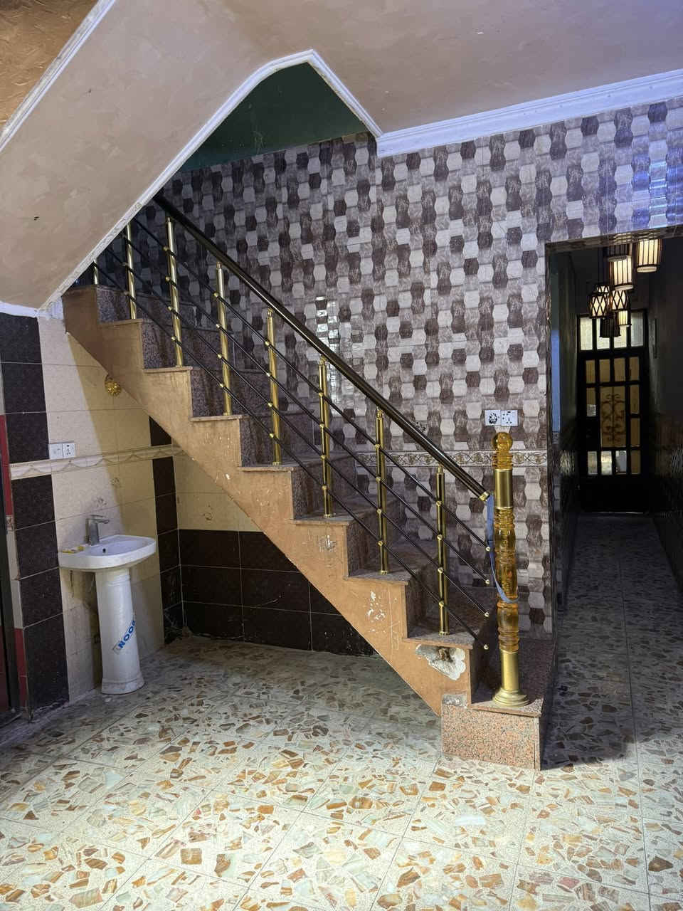 للإيجار مشتمل مساحة أكثر من ٥٠ م بناء حديث يحتوي على
ط١ / أستقبال + حولي مطبخ + صحيات 

ط٢ / غرفتين نوم + بيتونة 

العنوان / الشعب مقابل سوق ال ٤٠٠٠ الاف المنطقة الزراعية

للاستفسار الاتصال / *********** مكتب الكرار للعقار
