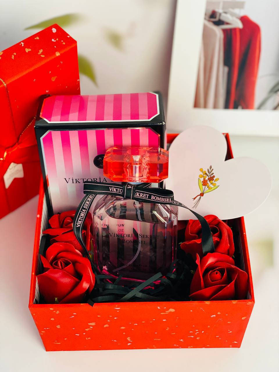 ✨ بوكس هدية فاخر ✨
عطر فيكتوريا سيكرت بومب شيل ويـاه كارت أنيق داخل بوكس هدية مميز 🎁💌
اختيار مثالي للهدايا ولمسة دلال راقية 🌹💖
ريحة أنثوية جذابة تخلي حضورج ما يُنسى 😍✨

سعر البوكس ١٥الف


**إذا كنت صاحب هذا الإعلان وتريد حذفه لأي سبب، رجاءا أرسل رسالة إلى الدعم الفني**