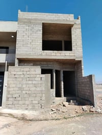 يوجد لدينا هيكل مساحة 150م واجهة 6 عمق25 اتجاه غروب طابقين كامل يحتوي ...