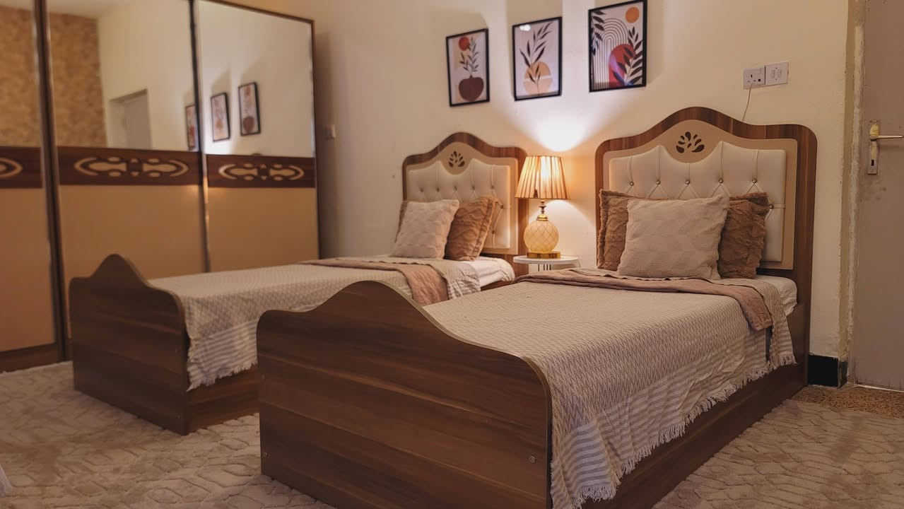 غرفه نوم نفر كنتورين وسريرين وميز تواليت نظيفه كولش مكاني بغداد للاستفسار ***********
