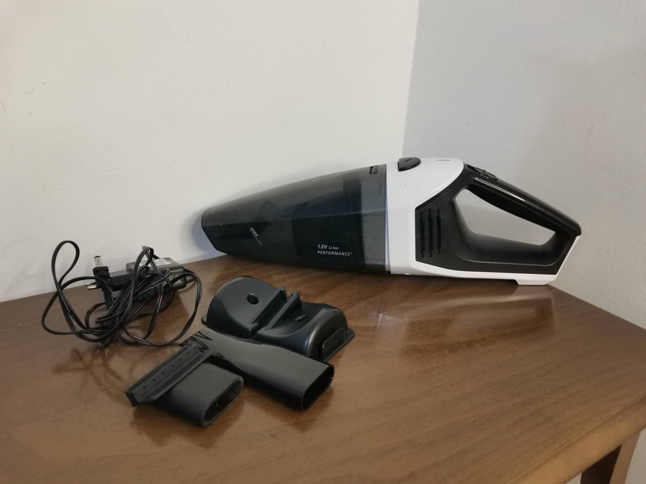 مكناسة شحن السعر 20 الف.
.
.سيلفر كريست (Silvercrest)
مكنسة كهربائية يدوية لاسلكية للتنظيف الجاف والرطب
للتنظيف الجاف والرطب
فوهة للرطب
فوهة للشقوق
حامل حائط
12 فولت


**إذا كنت صاحب هذا الإعلان وتريد حذفه لأي سبب، رجاءا أرسل رسالة إلى الدعم الفني**