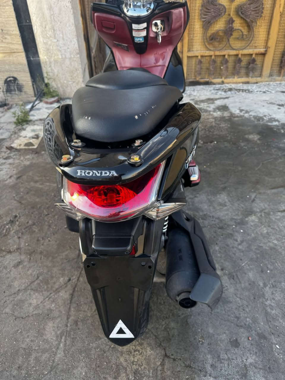 السلام عليكم للبيع دراجه pcxجيل الاول  دراجة
رمبه الدراجه وأعلى ايدي حجم مكينه 125 موصفات 150 ياباني الاصلي دراجه جديده مال جناي وعلئ ايدي لون اسود
🔥🔥ماشيه 27 الف
 دراجه كامله أستان كهربائي حساس ازدحام  دراجه جديده احلا من الصور 
 دراجة مكفوله اي نقص مابيه
السعر 1.850 وبيه مجال 
بغداد شارع فلسطين 
اي استفسار ***********
