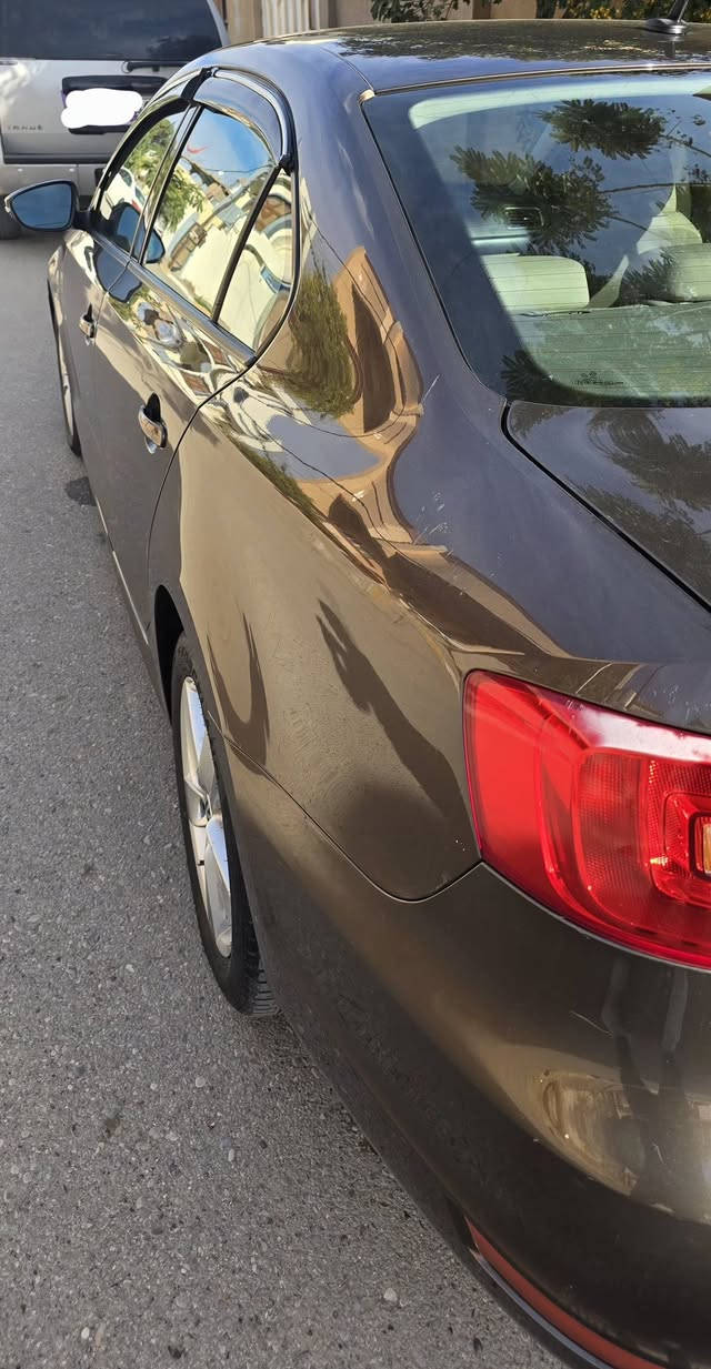 سلام عليكم
جيتا ١٢ خليجي ٤ سلندر حجم المحرك ٢٠ تنفس طبيعي بدون توربو فول مواصفات عدا بصمة سنويه لحد ٢٧ وبطاقة بنزين هم موجود  
 محرك مفتوح واي عيب مابيه كير ومحرك شرط ضربه بالجامرلغ الامامي طرف السكن ومتعدل ومصبوغ بدون دواخل فول مواصفات عدا بصمة 
سلايت بالسقف تحكمات بالاستيرن قفل ذاتي خلال ٣٠ ثانيه تحكم باللايتات شاشه اندرويد وكاميرا 
للاستفسار الاتصال بالرقم ***********
