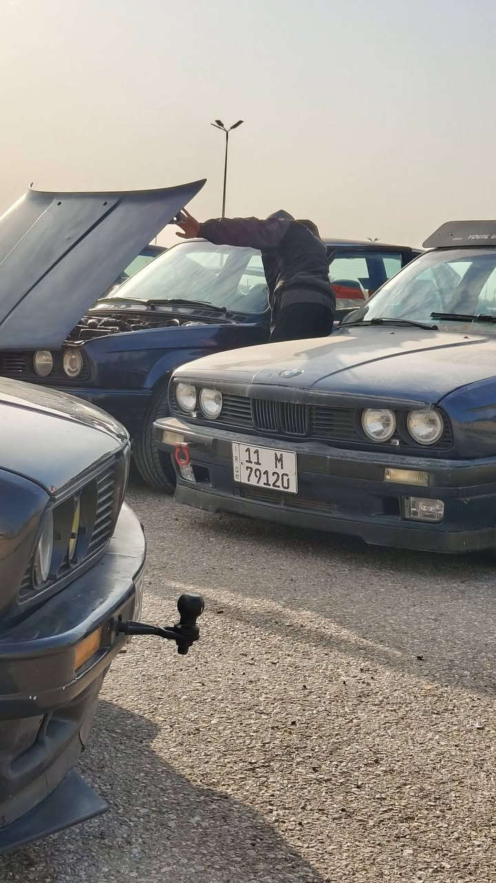 السلام عليكم
325/27 BMW E30  موديل 1990

رقم بغداد باسمي تحويل ثاني يوم 
سنوية نافذة 
صدر امامي خلفي نضيف 
كير zf ومحرك جديد اكسل كاردن بولبرانات امامي خلفي  كله جديد 
منضومة المي والبانزين وبلكات نوزلات كله جديد 
مسويلة ادامة كاملة 

محرك مكفول من نضوح وتبخير 
كير شورت شفت رياضي  

كهربائيات كله شغاله من كلوب صندوك لكلوب جكمجه 

 تبريد شغال 
السيارة جاهزة ترايك للبصرة 

علية اضافات ...

حاجب لايت اصلي 

دوس جانبية ايسي شنايزر

لحية خلفيه ايسي شنايزر 

سبايدر ام تكنك 2 

كزوزو رياضي كامل 

سوارات لدات متغير ع تلفون 

سستم صوت سمعات ودمام اصلي 

تخم تايرات ول ويل 16 تو سايز  جدد قبل شهرين شديتهن 

السياره بدون ضربة وبدون خياسات شواصي مكفولة من الزلغ تجي تفحص وتقتنع يلا تأخذه 

نواقصه سلايت عاطل ودوشمه للتنته 

مكاني بغداد ***********

السعر 58 وبيه مجال جدا بسيط
