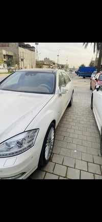 مارسيدس للبيع  الحجم ٣٥٠ موديل ٢٠١٣ مكفوله  كفاله عامه رقم بغداد ماشيه...