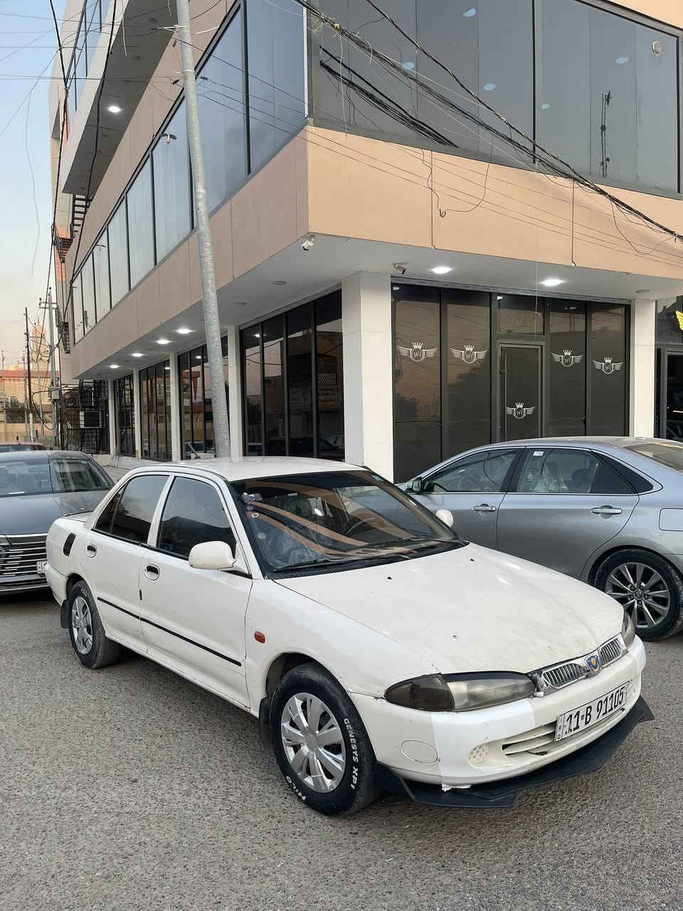 براتون 2002 للبيع
رقم بغداد انكليزي مشروع وطني 
مكينه وكير شرط  
تبريد ثلج تدفئه كهربائيات كلها شغاله 
داخلها بعده بحالت الشركه 
سياره مرتبه وصارف عليها 
حادثها جاملغ الخلفي بجهت السايق ولجاملغ الخلفي الثانيه بس صبغ بدون ضربه ومبدل بنيد تجاري يعني 3 قطع 
السعر 45 وبيها مجال قليل
***********
