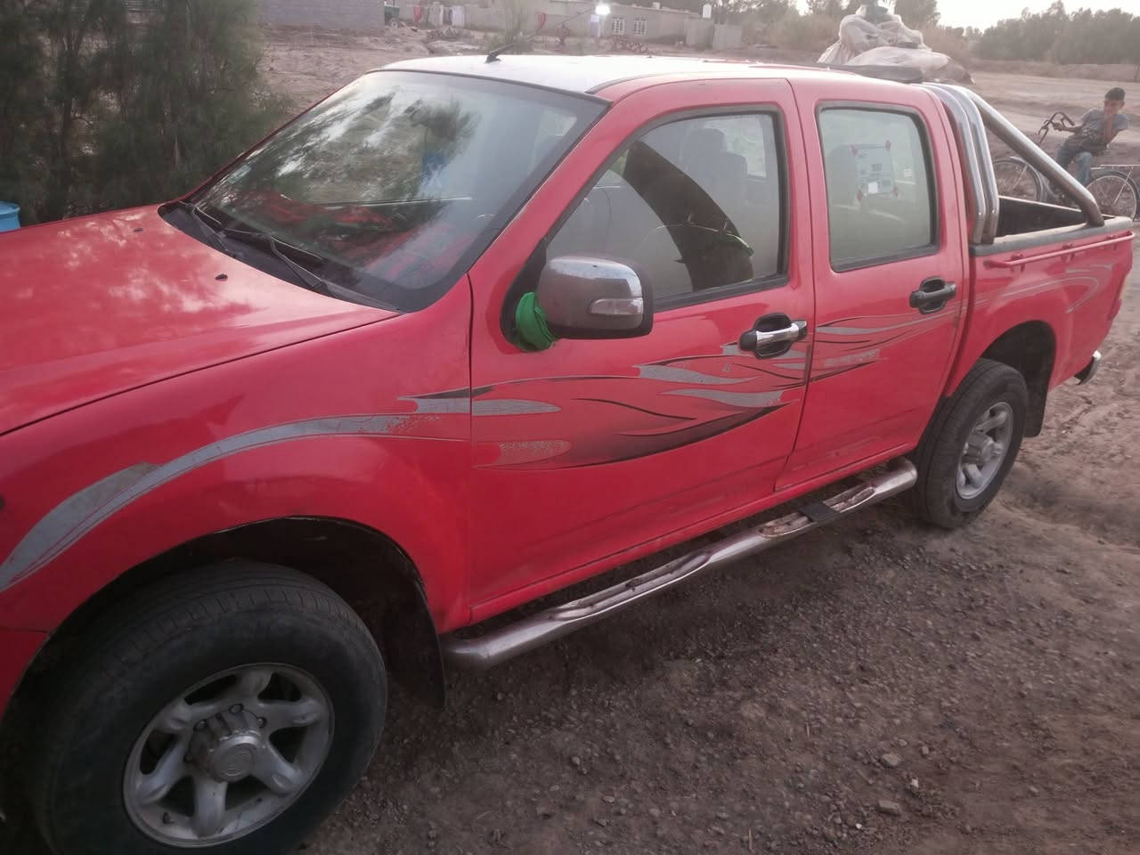 السلام عليكم بيكم كنو وجه فلاونزه مكفول كفالة عامه رقم واسط دولي بسمي لوحات نكليزي  سياره ماعايزه برقي مكفول من الصبق والظربه والخياس تدفئه تبريد تخم تاير جديد باتري جديد سياره ماعايزه برقي للبيع للستفار ***********العنوان واسط الشحيميه
