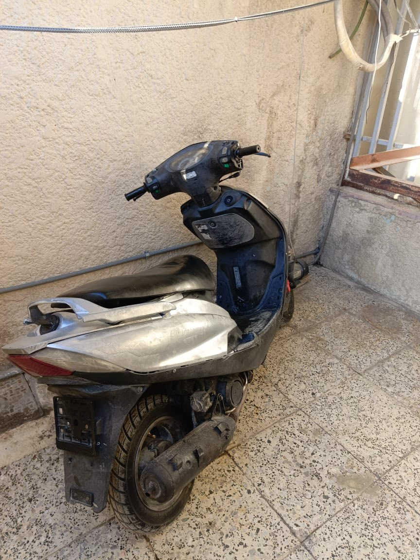 السلام عليكم ماكس ثعلب 140 دراجه نضيفه بس الكفرات مصبوغ وتكدر توخر الصبغ ولو ممبين هوه 
الدراجه مابي اي نقص كامل فقط البريك الخلفي 
السعر 375 وبي مجال بسيط 
اني ماعرف بلضبط شبي ومابي تاركه بلبيت صار فترا طويله بس مرات اشغله واطلع بي اجيب غراض وارجع 
مكينتها ناعمه 
 بغداد مدينه الصدر / رقمي ***********
