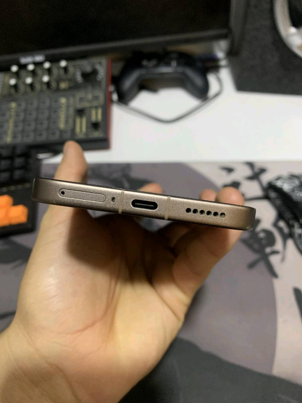 شاومي 15t pro 
ذاكره 1T
التليفون ما بيه ولا شخط 
وكامل ملحقاتة موجوده
السعر 750 
مكاني بغداد ( المدينة )
