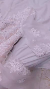 فستان اوروبي • دانتيل فرنسي • مبطن ٥ طبقات