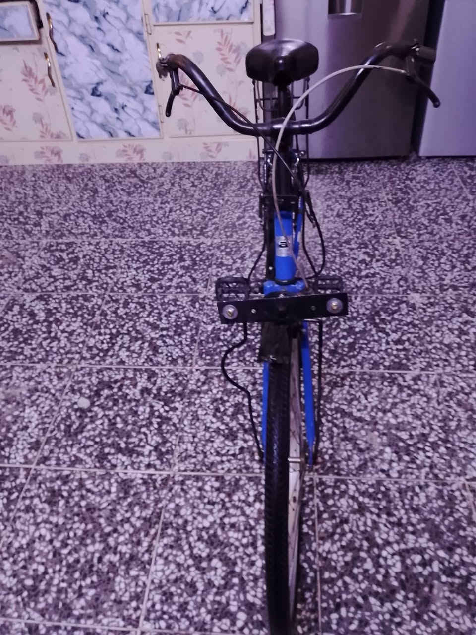 السلام عليكم بايسكل حجم 26 بايسكل نظيف نظافه 100% بايسكل بناتي مكان بغداد البلديات سعر سعر 100 وبي مجال رقم الهاتف ***********
