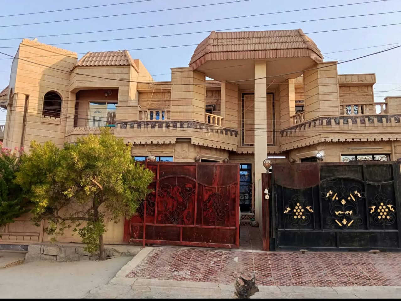 #دار_للبيع_حي_سلمه_التغلبي

دار .مساحة 180.م 6×30

3غرف.نوم.صالة.استقبال .مطبخ

واجهة.حجر .. مباشر على الشاطئ 

خلف..... مرطبات ..... الباندا 

للاستفسار ***********
