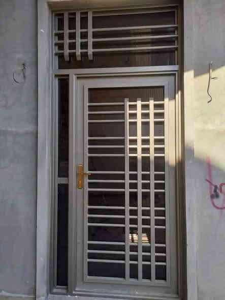 ورشه حداده بلال  بالاعمال الحداده تشمل جميع اصناف الحداده ومنها الابواب والشبابيك والسقايف الحديثه والقديمه ومنها كيا سبان  واضافه الى العمل منها الساندويتش البنل والكرفانات تشمل جميع الاعمال الحره  باداره بلال الحداد 
***********
0780440984
