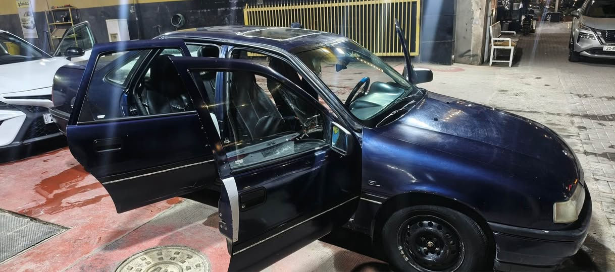 ئۆپل فیکترا 16 قایش پان مودیل 1992 لوک 
هەزەی تازە سەنەوی تازە رەقەم کەرکووک مەشروع وەتەنی کوبۆنی بەنزینی هەیە نرخی 42 مەجال
***********
‏*********** كركوك, العراق
