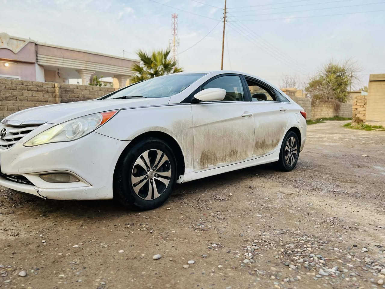 السلام عليكم سوناتا للبيع موديل 2011 ضرر قطعه جاملغ امامي يمين بدون دواخل شرط بيها مكانات بارد كير  محرك شرط رقم نينوى ألماني سنويه ل27 صاحبها بالشرقاط تحويل شرط بيع نقد فقط واذا مراوس يرهم السعر 110 وبي مجال *********** مكان السياره الشرقاط الحوريه
