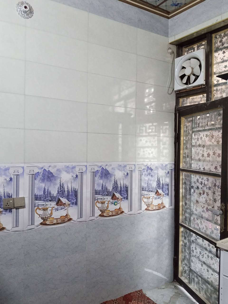 السلام عليكم بيت للبيع المساحة 150 متر الواجهة 10متر والنزال 15 متر يحتوي على غرفتين وصالة ومطبخ وستقبال وصحيات داخلية وخارجية ماناقصة شي كامل. العنوان كربلاء. الحر طريق البوبيات يبعد عن التبليط 160 متر تقريباً.. السعر وباقي التفاصيل. اتصل على  هذا الرقم ***********  ***********
