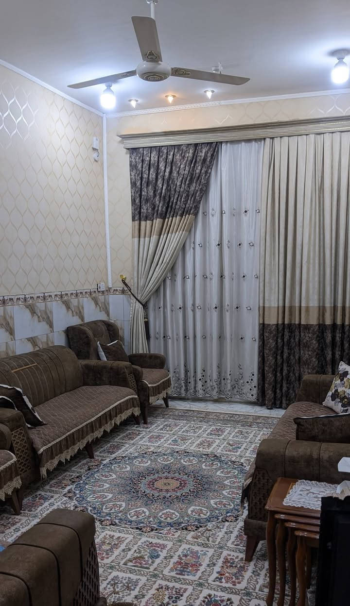 مشتمل بحي الجامعة 100م
خلف عمارة موسى الكاظم متكون 
من غرفه وهول ومطبخ وصاله 
طابق واحد 
تفاصيل خاص او اتصال على الرقم
***********
