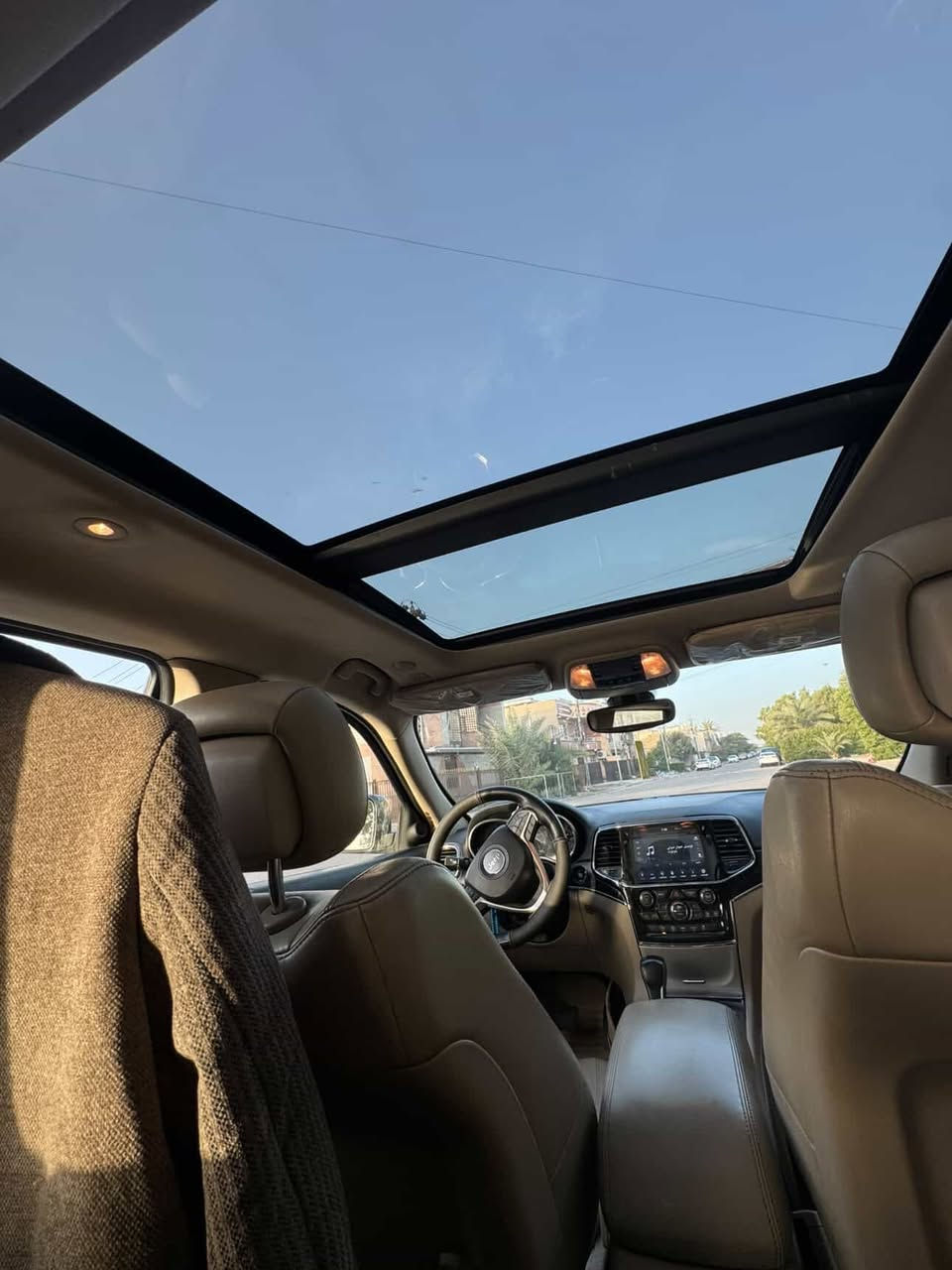 🔹 الموديل: 2020

🔹 المنشأ: خليجي أصلي

🔹 الكفالة: مكفولة كفالة عامة

🔹 الفئة: Limited (فل مواصفات)

🔹 البصمات: بصمتين

🔹 الحالة: نظيفة جداً

🔹 ملاحظة: شخط خفيف كلش بباب واحد فقط وما يأثر نهائياً

⚙️ المواصفات الكاملة:

✅ محرك قوي واقتصادي

✅ ناقل حركة أوتوماتيك

✅ دفع رباعي

✅ جلد أصلي فاخر

✅ مقاعد كهرباء (السائق والراكب)

✅ تدفئة مقاعد

✅ شاشة كبيرة مع نظام ملاحة

✅ Apple CarPlay & Android Auto

✅ كاميرا خلفية + حساسات أمام وخلف

✅ رادار / تحذير الاصطدام

✅ مثبت سرعة (Cruise Control)

✅ تشغيل بصمة

✅ دخول ذكي

✅ فتح وغلق شنطة كهرباء

✅ تحكم كامل بالمقود

✅ نظام صوتي عالي الجودة

✅ جنوط ألمنيوم أصلية

✅ إضاءة LED أمامية وخلفية

✅ تكييف أوتوماتيك دبل

✅ مرايا كهرباء مع طي

✅ أنظمة أمان كاملة (ABS – Traction – Stability Control)

🚘 سيارة مريحة – قوية – اعتمادية

مناسبة للسفر والاستخدام اليومي وتستاهل السعر

💰 السعر: 280

📍 الفحص لأي شخص جاد

📞 للجادين***********
