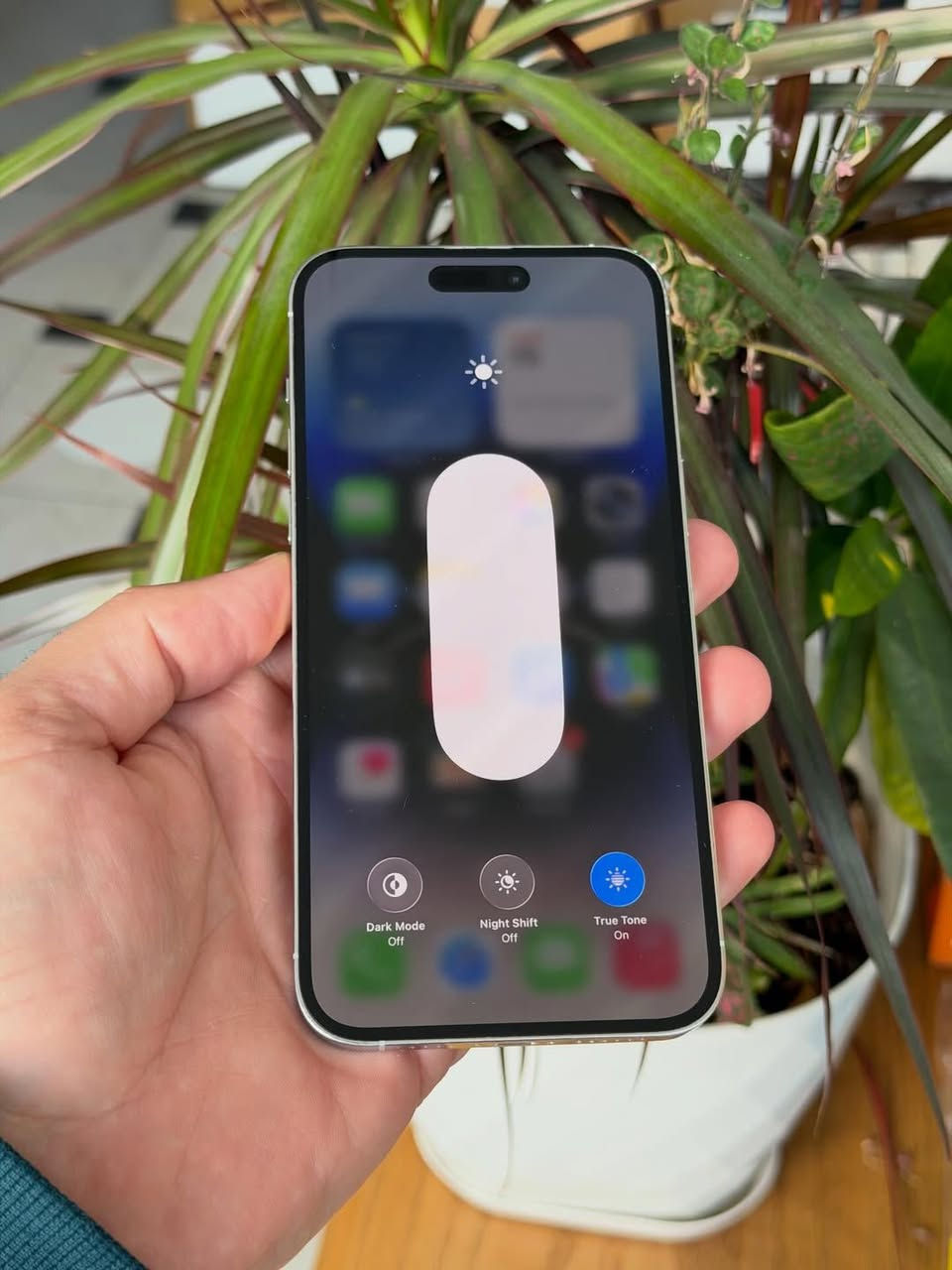 ايفون ١٤ برو ماكس  ذاكرة ٢٥٦ للحجز واتساب فقط ***********
