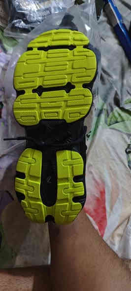 سلام عليكم طبعن حذاء  ماركه طلعلي بامزون كلش حلو كوالتي عالي جدا سعره 18 هوه توصيل قياس ٤٢ مفول مضلوم بل كامره والله ادمن لا تقصر
