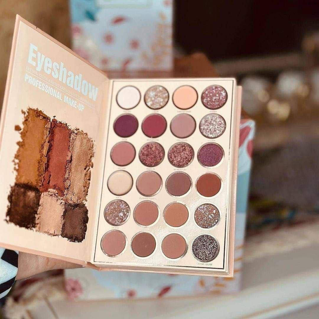 باليت دفتري من ماركة دايموند بيوتي (الأصلي UK)  بكوالتي عالي جداً😍
يحتوي الدفتر على 

24 لون ظلال عين كريمي ومخملي وكليتر 
6 درجات إضاءة بألوان طبيعية 
6 درجات بلشر ناعم جداً بألوان لايستغنى عنها 
4 درجات كونتور وبرونز 
3 درجات باودر حاجب

السعر ١٧ الف 
🚘 يوجد خدمة توصيل لجميع محافضات العراق ٤ الاف 🚘


**إذا كنت صاحب هذا الإعلان وتريد حذفه لأي سبب، رجاءا أرسل رسالة إلى الدعم الفني**