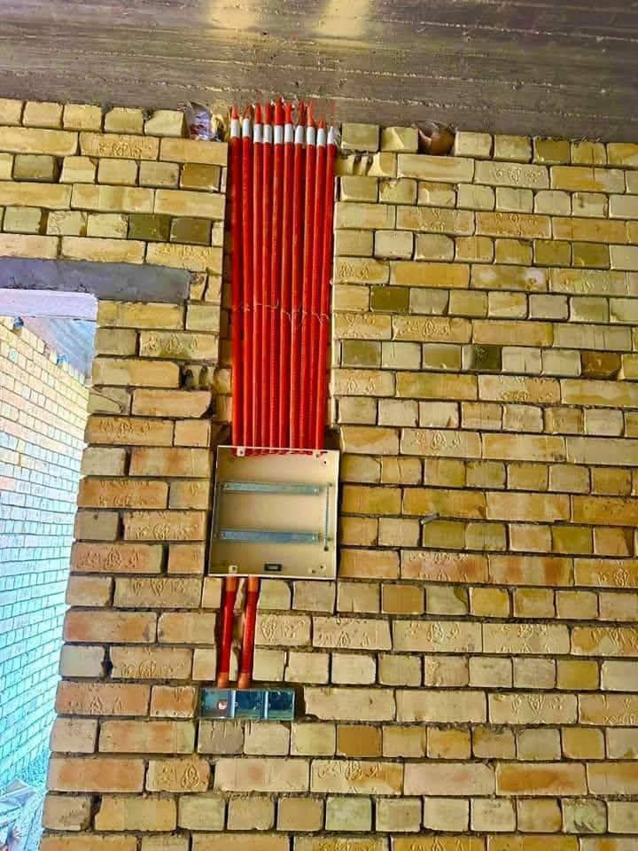 مهندس كهرباء – تكريت
 مختص بأعمال: 
⚡ تأسيس كهرباء المنازل من الصفر
⚡ صيانة الأعطال الكهربائية
⚡ تنظيم الأحمال وحماية القواطع
⚡ تركيب إنارة داخلية وخارجية
⚡ أعمال كهرباء حديثة وبطريقة نظامية وآمنة
✔️ خبرة عملية
✔️ شغل نظيف وتسليم حسب الأصول
✔️ أسعار مناسبة وتفاهم مع صاحب البيت
📍 العمل داخل تكريت وضواحيها
📞 للتواصل واتساب / *********** 
العمل أمانة قبل أن يكون مهنة....
المهندس عمر ناظر
