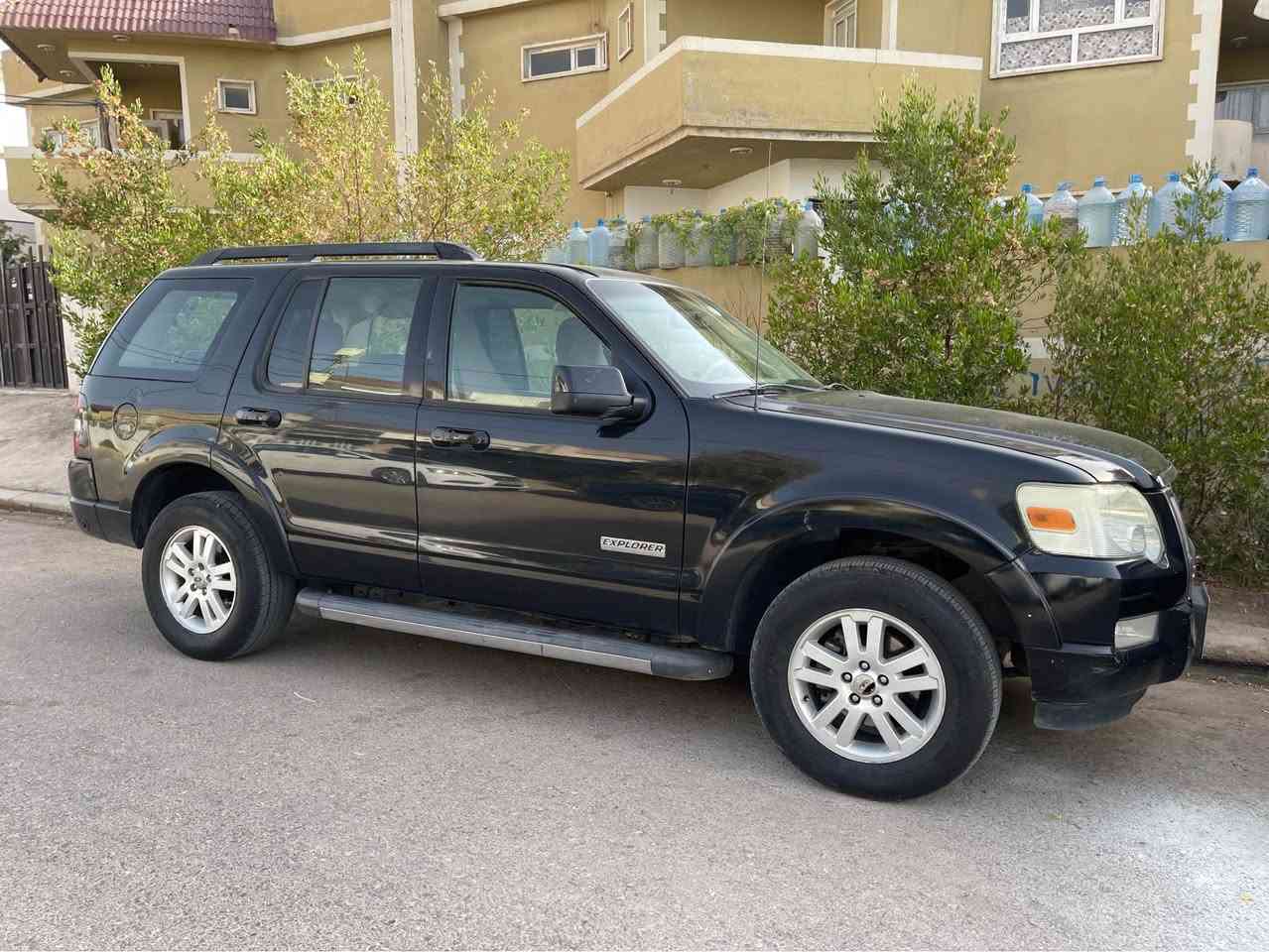 فۆرد ئێکسپلۆرەر مۆدیل ٢٠٠٨ شەریکە نیڤایە دوو پارچەی  ناو دەگای سەکن بەس بەخە هەیە  سێ ریز کوشینە تەبرید مەرکەزیە ژمارە مۆبایل *********** أربيل, العراق
