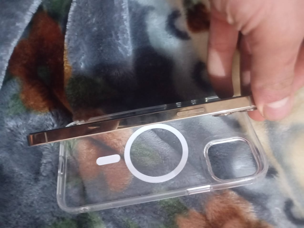 السلام عليكم ، iPhone 12 Pro Max للبيع الجهاز شغال كلة .
الجهاز مكفول كفالة عامة مامبدل اي قطعة بي ،
ذاكرة . ٢٥٦ ،
الخطوط ، دبل سيم كارت ، يعني خطين .
البطارية ، ٧٨ ،
الجهاز بس شاشة بيها كسر والكسر بلبلازمة يعني م واصل للشاشة . جهاز ضمان اسبوع لليشتري . مكاني بصرة . رقمي فقط وتساب . ***********
الجهاز بسعر ل مي .
