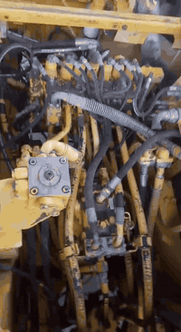 حفاره كوماتسو داش 6 موديل 2000
رقم اربيل محرك مجفت جديد هودرليك ماملعوب بي امئسسه نقار 9 رولات جب زراعي حفاره جاهزه الشغل  مكانها...الرمادي...للاستفسار ***********
