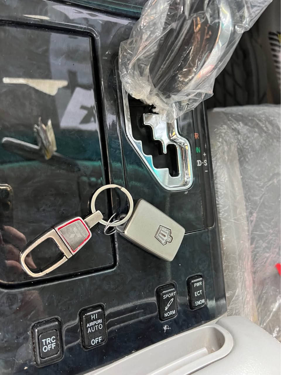 شاهینە بڕاوە ١٨٤ تاقانە ٥٤ گەڵا 
خوار هەموو بازاڕ
184 لە قوەتی خۆی بێزارە 🌪️ 
2007 بەسمە ڕەساسی  
٤ دووگمە 
سوکان کارەبا 
کوشن کارەبا
٤ تایەو ویلی لۆکی لەسەرە 
تاقم پێش و دوای چرکەی تیا نیە
تەبرید سارد ❄️
تەبرید گەرم 🔥  
تەنها شوێن موسەکانی بۆیاخ کردنەوەی ئەوێت 
کامل مەسرەف کراوە یەک هەزار مەسرەفی تیا نیە
سەقف و شانی شوشەیی✅ 
دەعم و لێدراوی نیە ✅
سەقفی بۆیاخ نیە بەشەرت✅
کەڤەر گۆڕاو نیە بەشەرت ✅
سعری خوار هەموو بازاڕ ٥٤ گەڵا 
***********
*********** 
ئەدمینی دڵ ❤️
