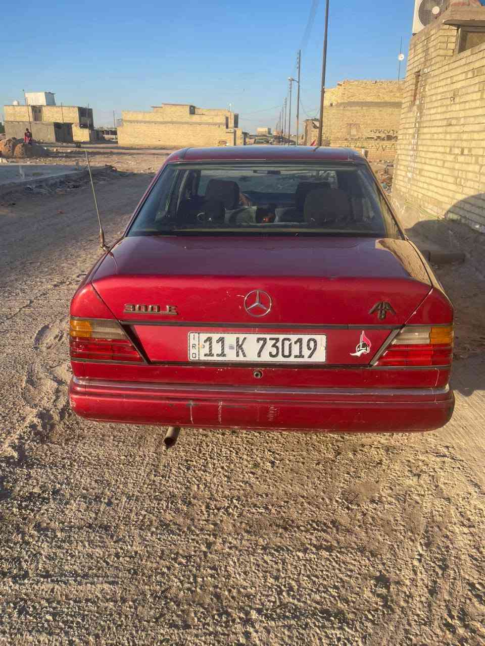 مرخصه مدير الكروب سياره مرسيدس دب موديل 86 مكينة وكير بطه مصبوغة حزام تخم تاير جديد رقم انكليزي بسمي تبريد شغال عوزه غاز سنويه 30 السعر 40وبيه مجال قليل مكان بغداد حي اور رقم الهاتف ***********
