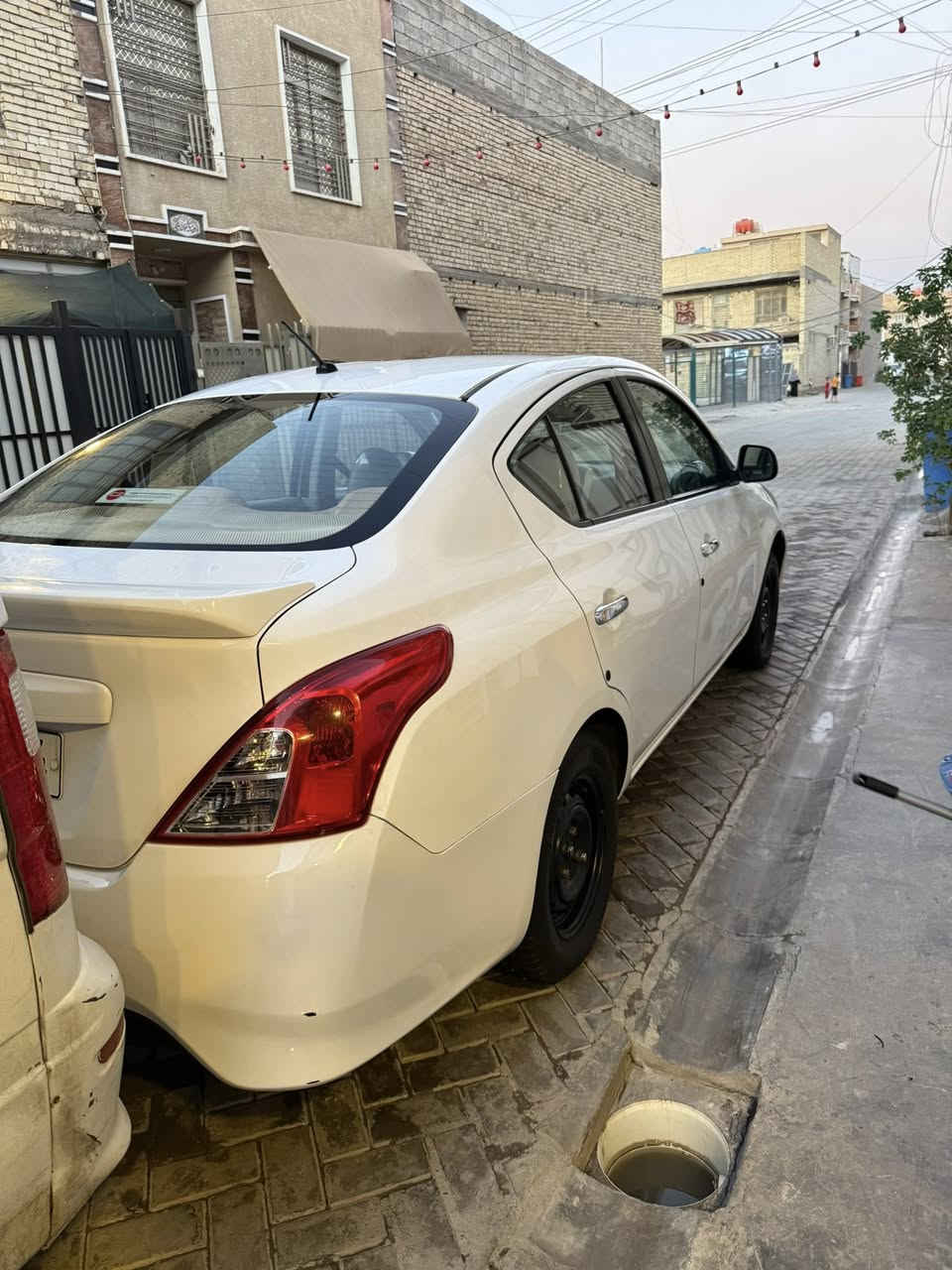 السلام عليكم نيسان سني للبيع 2018 سونار موجود ب الصور سياره حلوه مدوشمه كير مكينه كفاله مكان بغداد سعر 94 وبيها مجال بسيط رقم التلفون ***********
