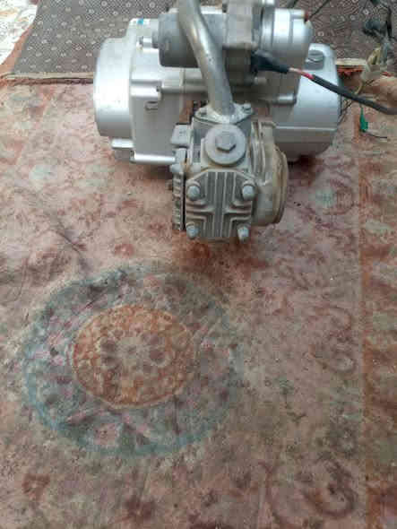 السلام عليكم محرك للبيع 
نضيف شغال
4نمر
سلف هندر
كلج كهربائي
سعر 75 
عنوان بغداد الشعب 
رقم ***********
