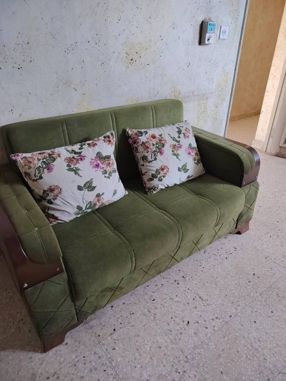 اغراض منزليه للبيع
مكاني بالكريعات 
تخم زيتوني ١٠ مقاعد تركي تكمه نضيف جدا ب٤٧٥ 
وميز طعام ٤ كراسي ثقيل جدا ونضيف ب٢٥٠
وغرفه نوم سعرها ٢٥٠
التخم التركوازي ٥ مقاعد تفصال عراقي درجه اولى ونضيف جدا سعره ٤٢٥ مودرن 
والقلايه والمايكرو اسعارهم ب٦٥
والمدخل الميز ومرايا سعره ٢٠٠
وكلهم بيهم مجال


**إذا كنت صاحب هذا الإعلان وتريد حذفه لأي سبب، رجاءا أرسل رسالة إلى الدعم الفني**