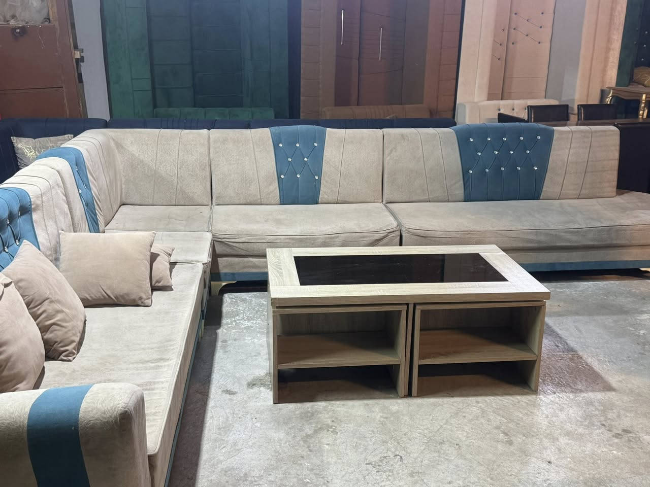 مجموعة اغراض منزليه للبيع بأسعار مناسبه 
للستفسار   ***********  
عنوانه… بكرجو شارع عوال مقابيل حديقه كوستجم
