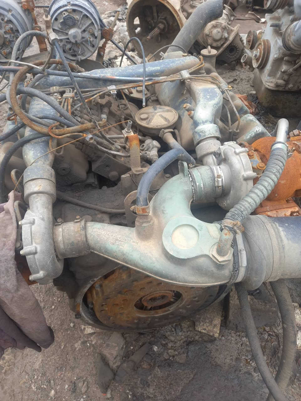 محرك للبيع مرسيدس كرواتي ٨ دبل تربو مال تفصيخ أوربي نضيفه مكفول موبايل***********
