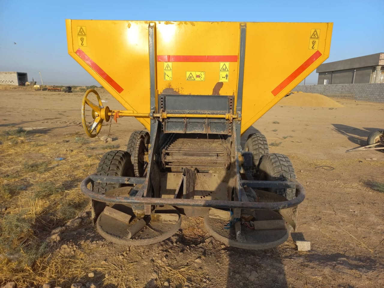 سلام عليكم عربانه ناثره دمن للبيع 
العنوان ديالى العظيم 
***********
***********
