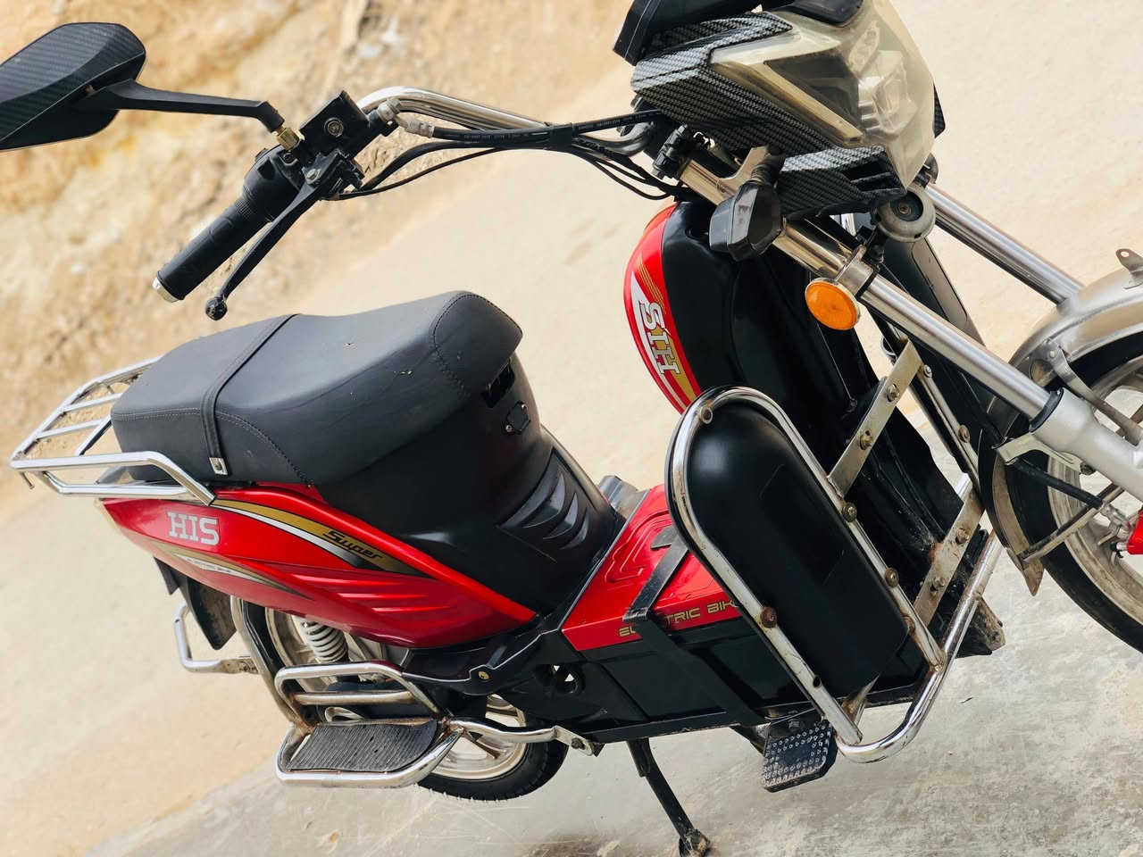 ماطور شحن للبيع موديل 2025 بطاريات على الفحص كهربائيات كلها شغاله السعر 450
***********
