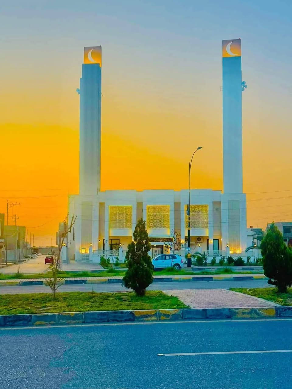 #عروض التقوى للعقار 
#دار_مربع_للبيييع
#موقع_مميز
📍الموقع ((شريط اليمين))يارمجة الشرقية
👈قريب من شارع كركوك الرئيسي
👈يبعد 150 متر عن شارع كركوك
مقابيل جامع البيت العتيق
المساحة/ 100متر 🛑 مربع
الواجهة10 العمق10
طابقين بناء حديث 
#ينقصة بعض الاعمال النهائية
خدمات&تبليط
سند طابو الزهور
شرط التحويل
رقم القطعة 4725
🛑للاستفسار مع مكتب التقوى
موصل /شارع كركوك الرئيسي 
   مقابل جامع البيت العتيق 
فايبر & واتساب
 ***********
 ***********
🌹لتصلك العروضات الجديدة أضغط متابعة لصفحة مكتب التقوى للعقار
