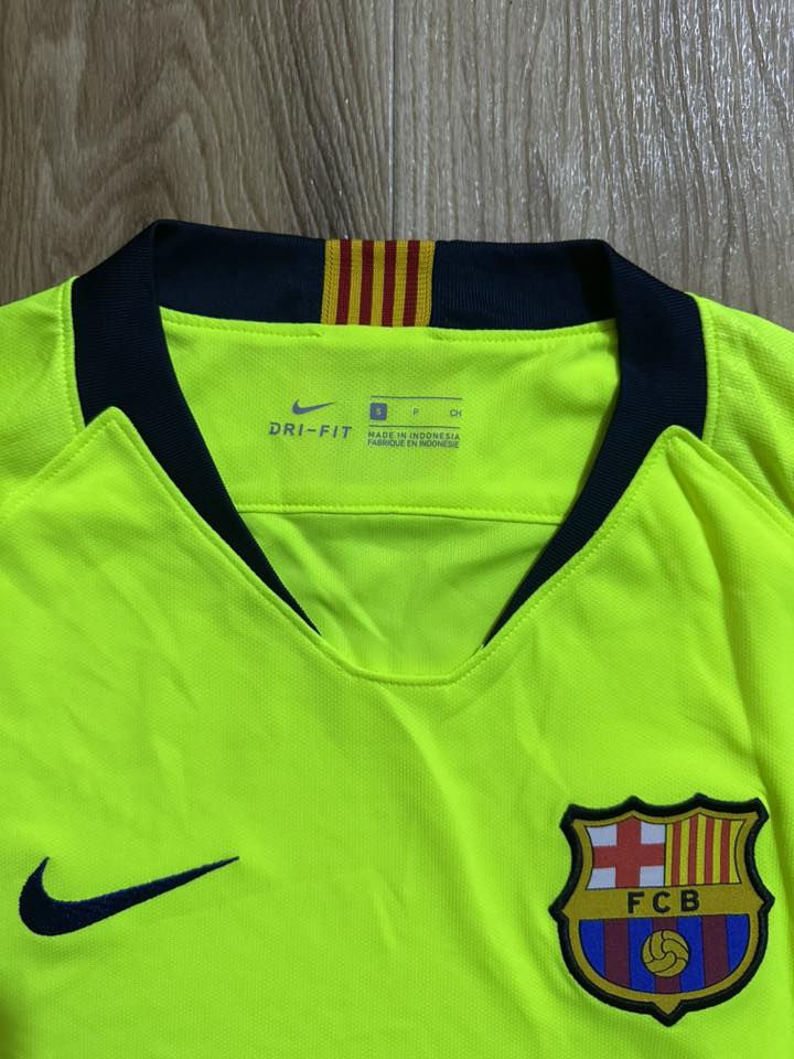 قياس سمول ميديم اصلي وكالة ✅
توصيل متوفر لجميع العراق


**إذا كنت صاحب هذا الإعلان وتريد حذفه لأي سبب، رجاءا أرسل رسالة إلى الدعم الفني**