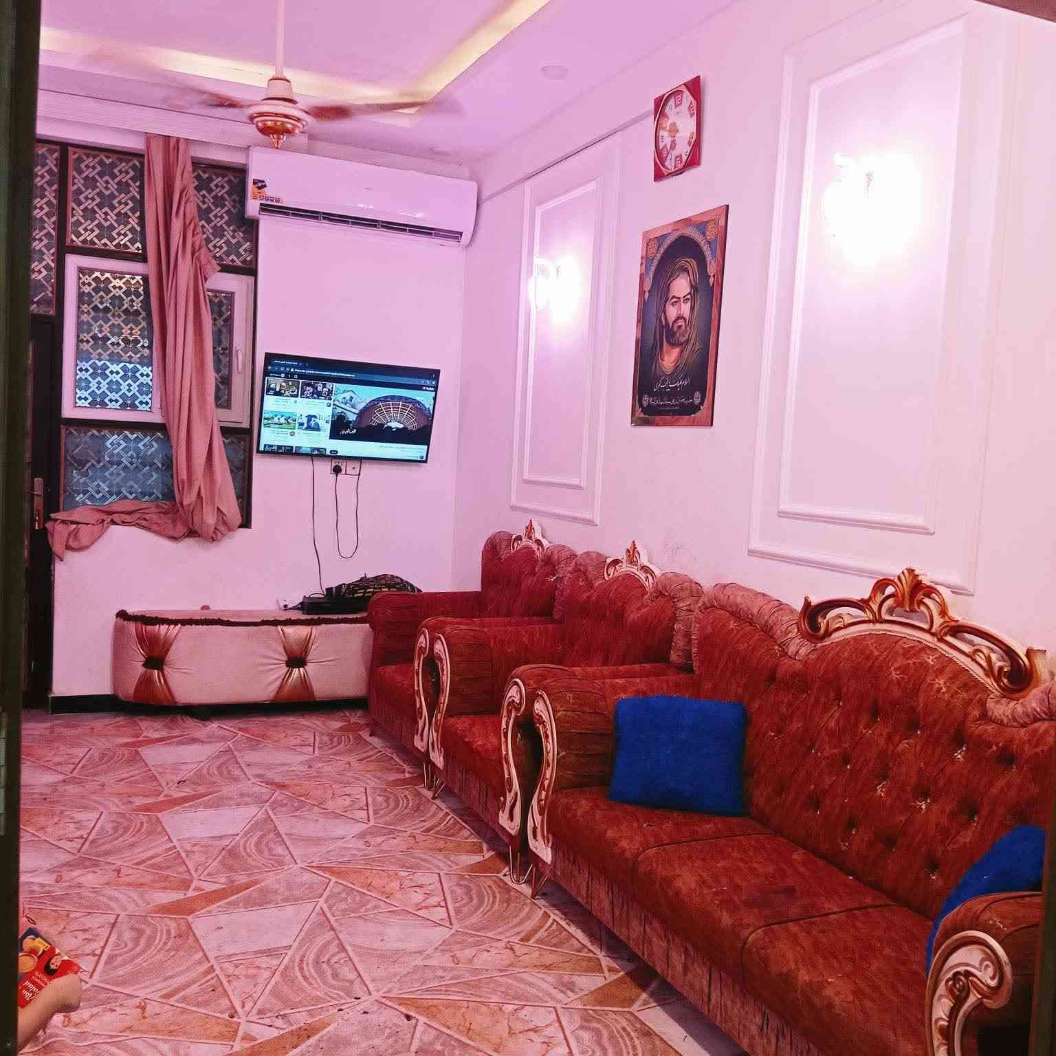 بيت البيت منطقه حي النداء بلنجف 
عنوان ...شارع 60الترابي  قرب شارع المجمعات 
مساحته    ...100م
سعره ١٢٥ وبي مجال 
بناء .. طابقين يتكون الطابق الأول من غرفه ومطبخ وصاله واستقبال مفتوح علصاله وصحيات داخليه وخارجيه 
طابق الثاني..يتكون من غرفتين وصحيات وبلكونه وسطح زغير وسطح كبير ...
البيت كله سيراميك بورسلين ألواح هندية جبس كامل وجاهز....
درج ألواح جام دور .... كهرباء وماء اثاث كامل ..واجهيته علشارع 60...
رقم المنطقة.....56
  اضائه مفرغات مراوح  ماطور سخان تانكي مع البيت .صحيات غربي وشرقي .....

الاستفسار ***********
