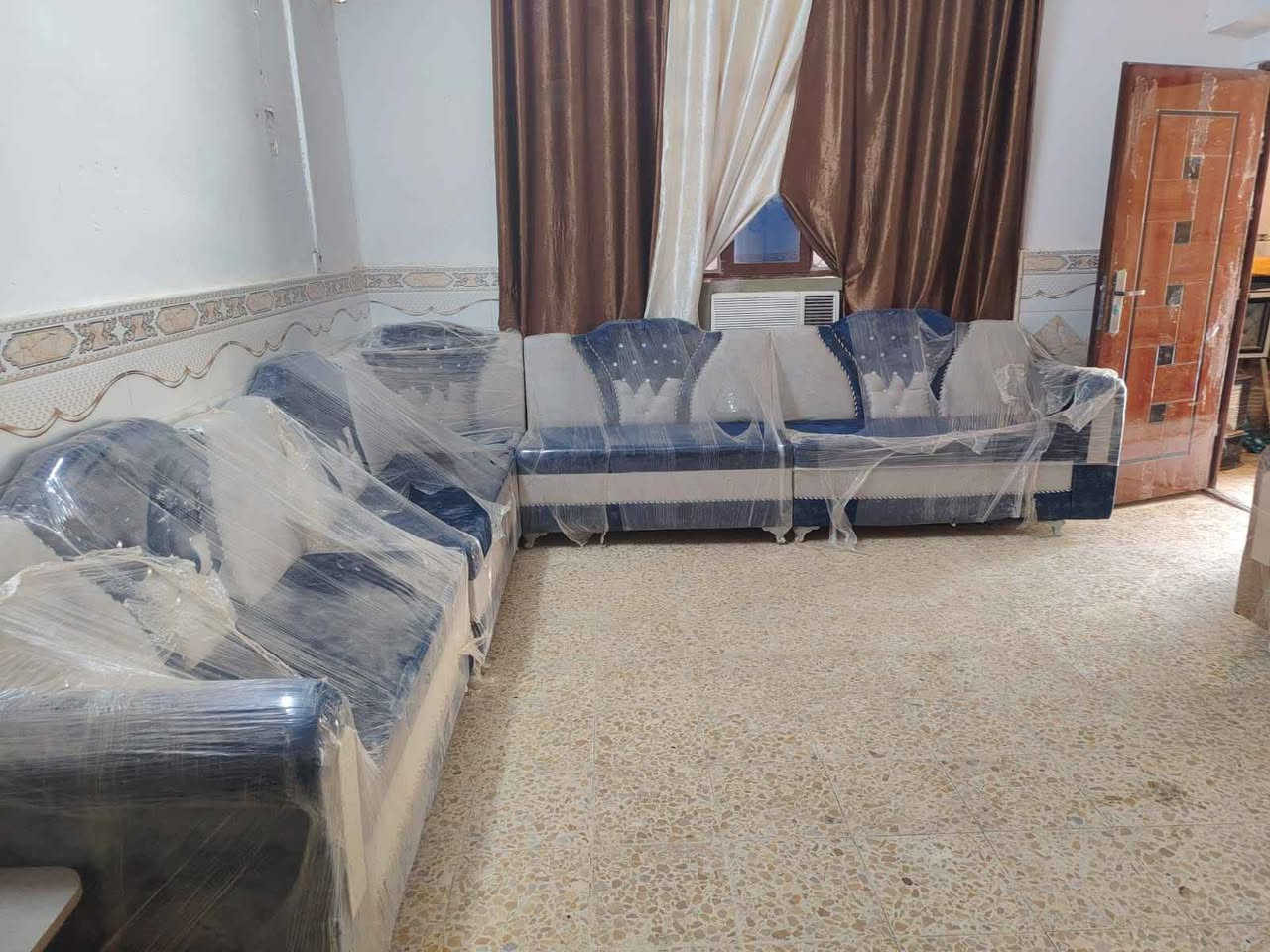 تخم ديوان تزكام شغله درجة اولئ ممستخدمي ابد مسكمي 500
قياس 7امتار ياخذ عشر نفرات خمس قطع 
ويا كوشات وطبله 
ابيعه بأقل من سعره بيع مستعجل النجف, العراق


**إذا كنت صاحب هذا الإعلان وتريد حذفه لأي سبب، رجاءا أرسل رسالة إلى الدعم الفني**