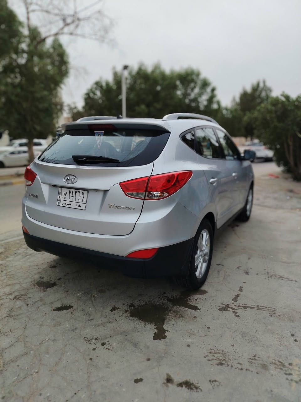 السلام عليكم 
توسان 2011 
رقم بغداد مداور ثاني يوم 
فول مواصفات عدا البصمة 
حساس خلفي 
بانوراما 
اشاير بالمري 
جرس 120
محرك 2000
حدادية جديدة
تبريد ثلج 
شاشة تاب + كاميرا
السيارة مال بيت ماتخسر عليها شي 
مكاني النجف الاشرف 
واتساب ***********
السعر 128 مستعجل ع بيع وبيه مجال تحياتي لجميع
